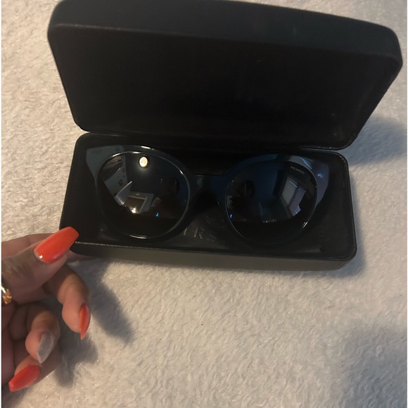 Versace Retro Cateye sunglasses! - Picture 7 of 9